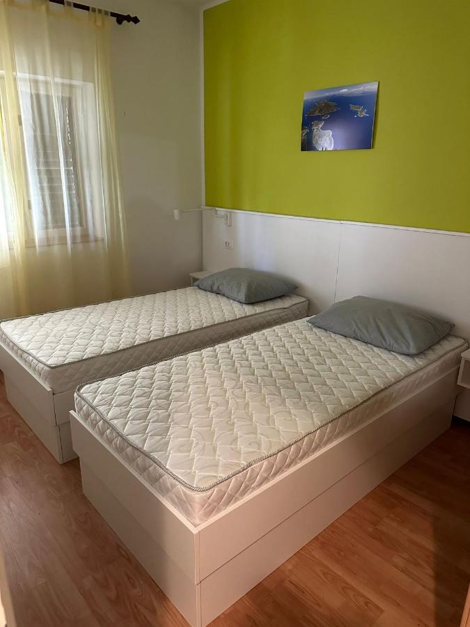 Apartments With A Parking Space Mali Lošinj Exterior foto